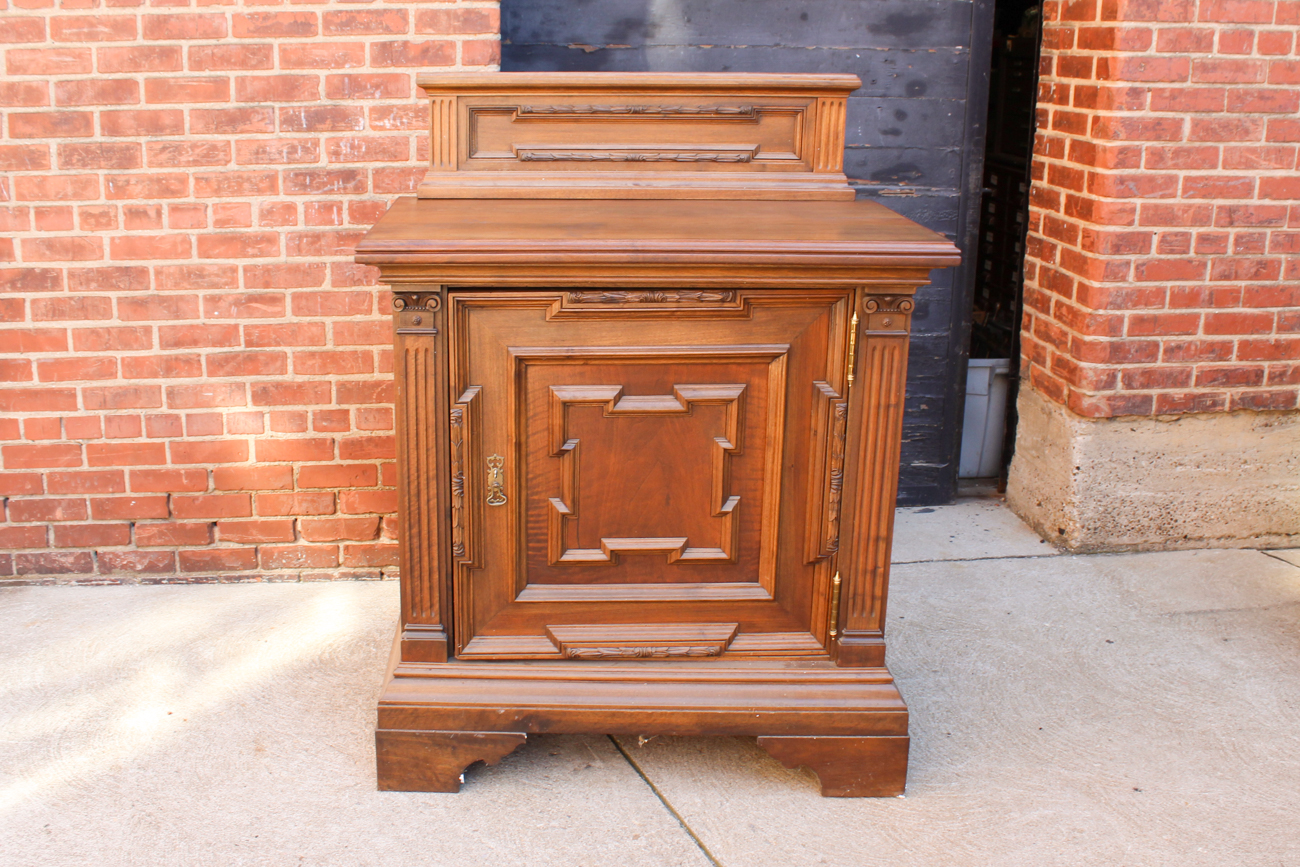 Vintage Victorian Style Oak Television EBTH